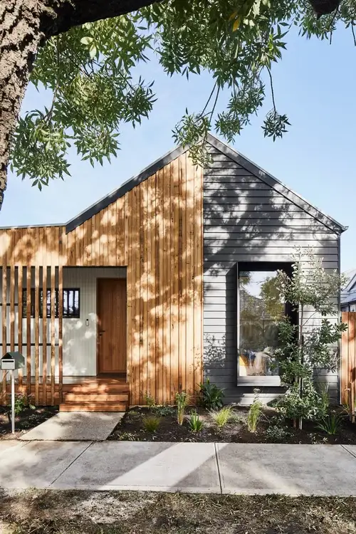 Timber and grey clad Altereco2 home built on a real site