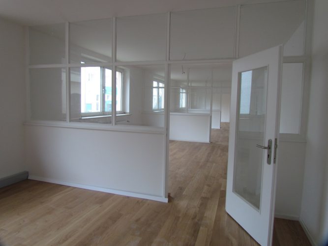 Image of identical offices | Renting office space article