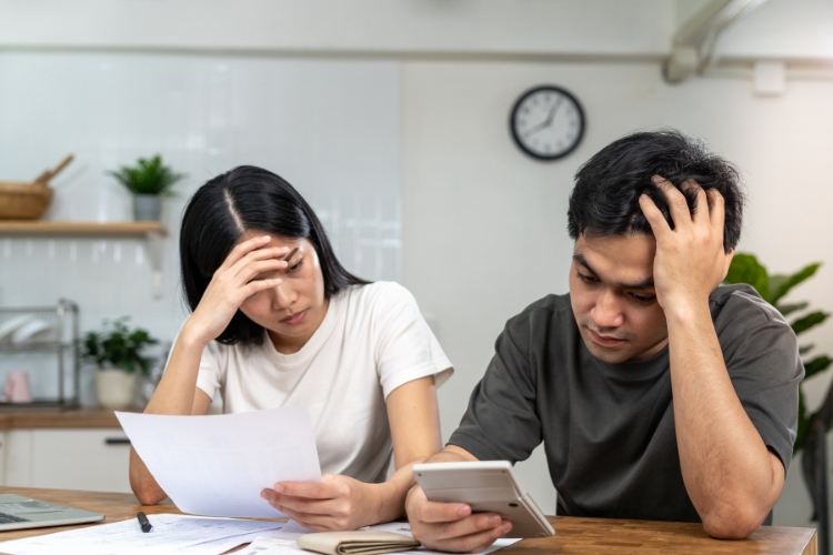 two commercial tenants looking worryingly at base year outgoings calculations