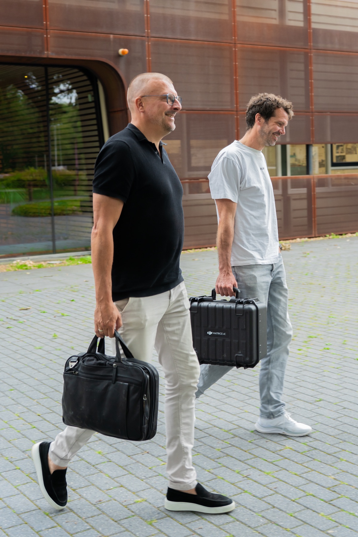 De twee eigenaren van Haviq op locatie