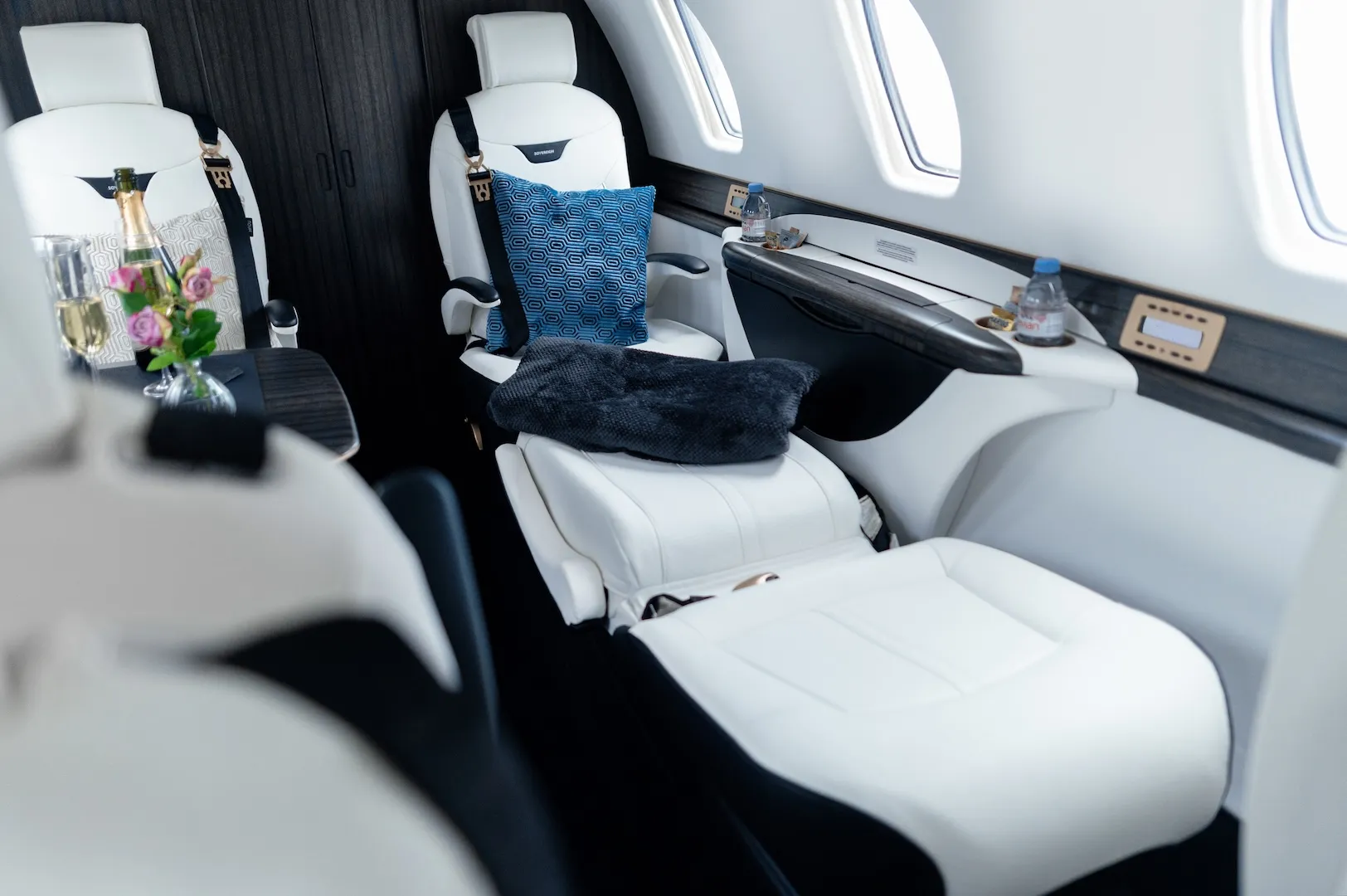 Fully adjustable seats