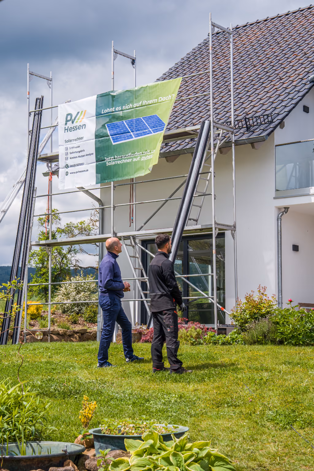 Errichtung einer Solaranlage auf dem Dach eines Einfamilienhauses durch die PV Hessen GmbH