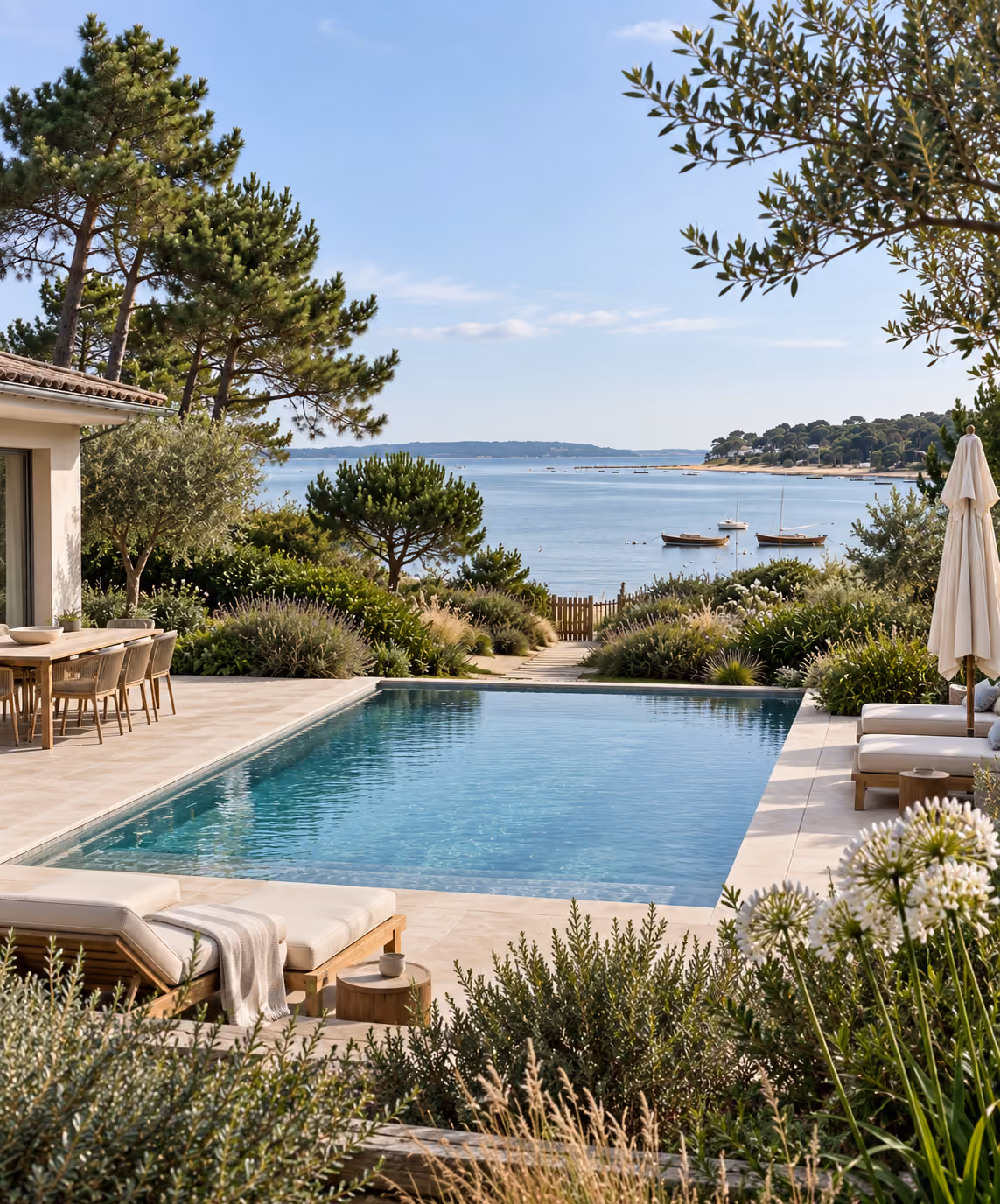 Entretien régulier du jardin et de la piscine d'une villa à Arcachon