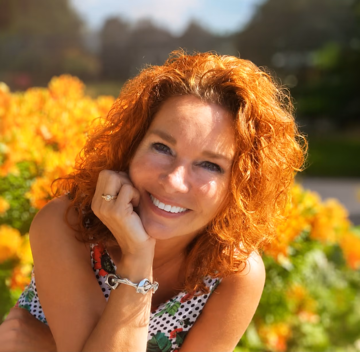 Vrolijke portretfoto van Gerda Wijnen