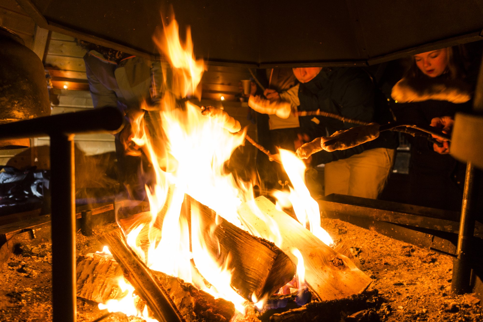 Warm fire in the lavvu after the tour