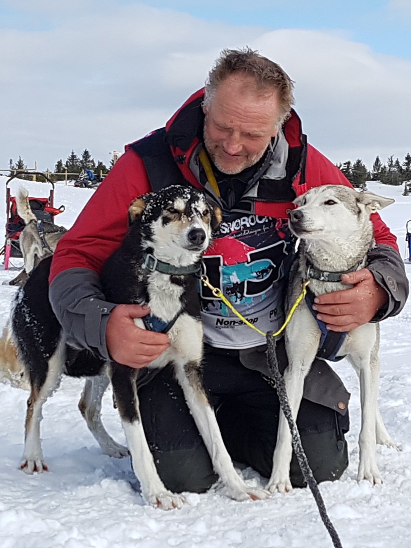 A hug for Føyke and Luna in the snow