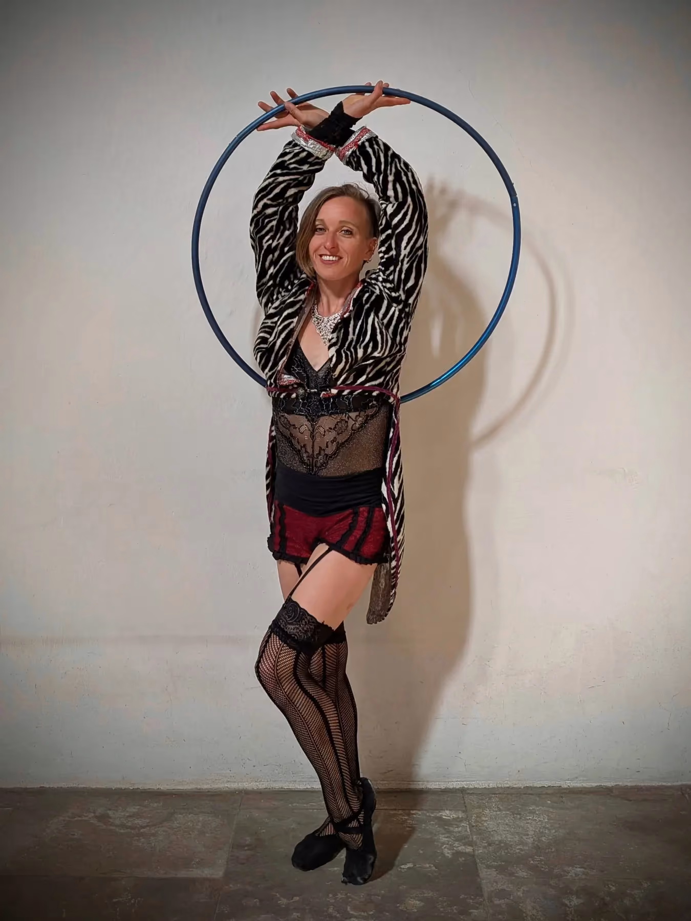 Acro Burlesque Froukje Hoop pose 1