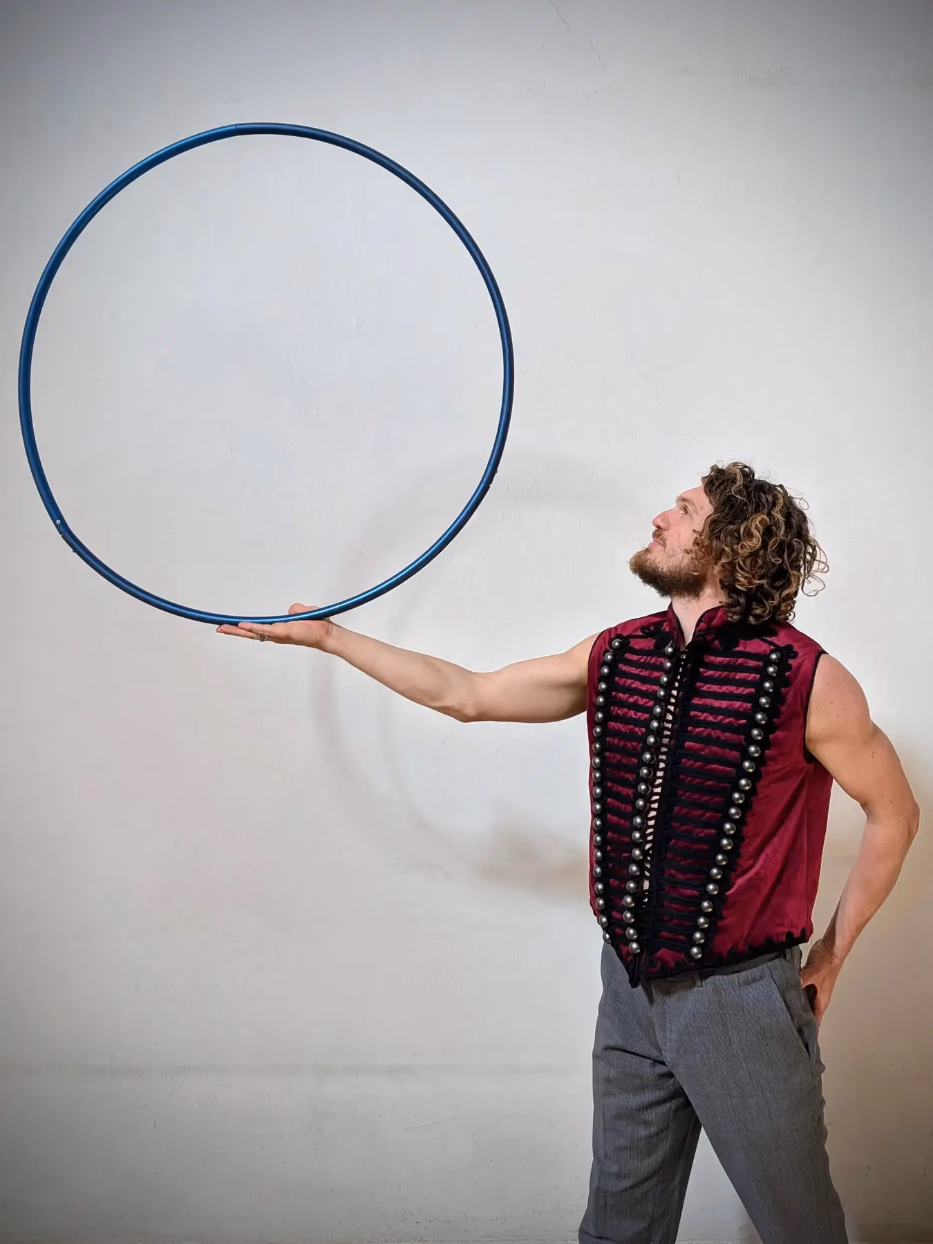 Acro Burlesque Nick Hoop balance