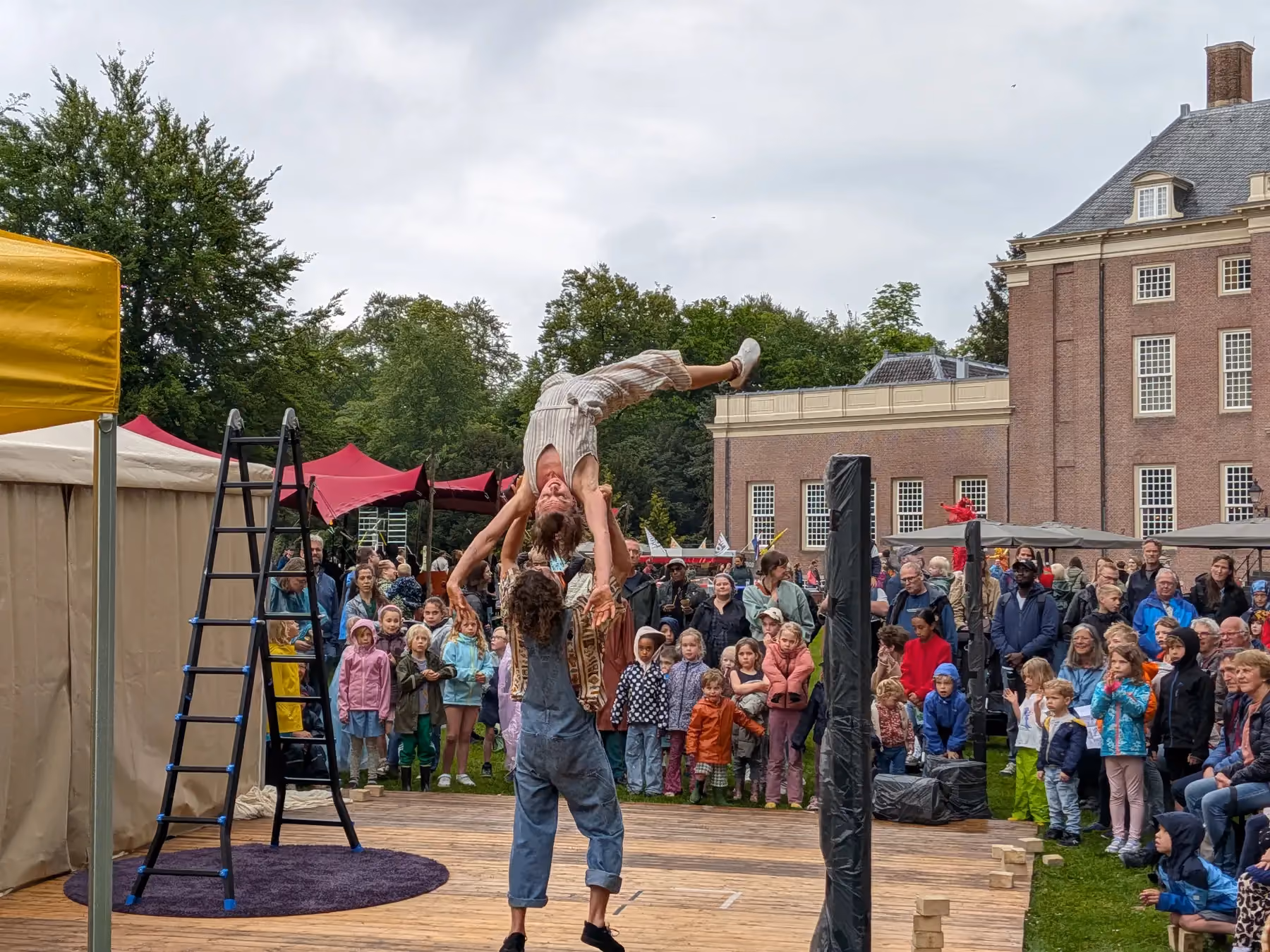 HOOG-tevree Overklap buiten