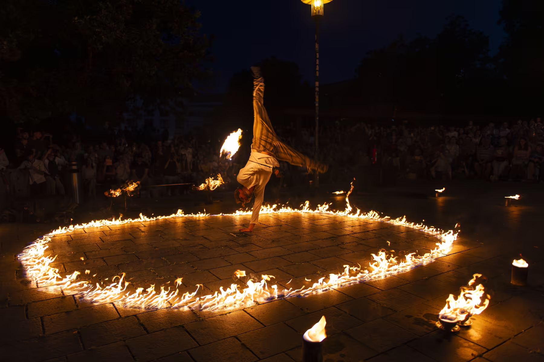 Vlam Vuurcirkel Handstand