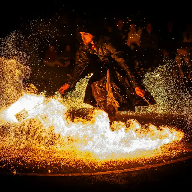 Vlam charcoal poi tornado