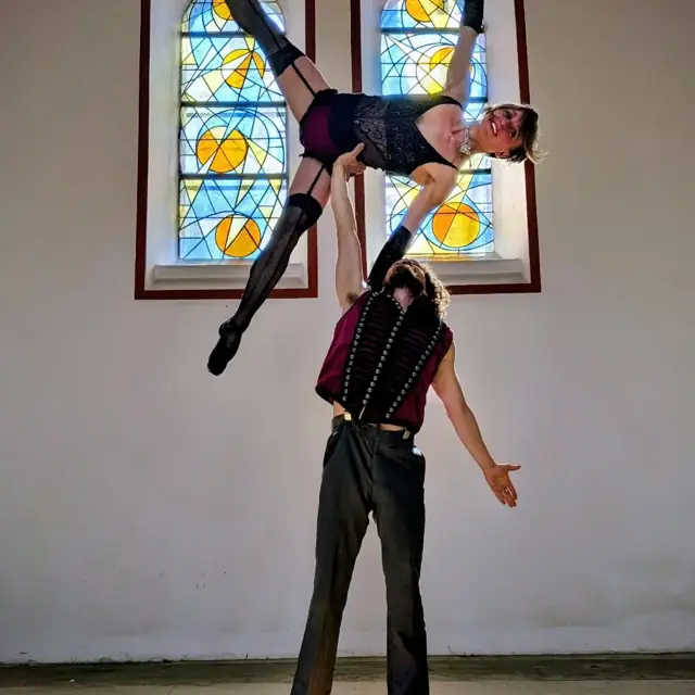 Acro Burlesque Vlinder