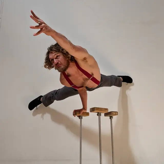 Acro Burlesque Croc Nick