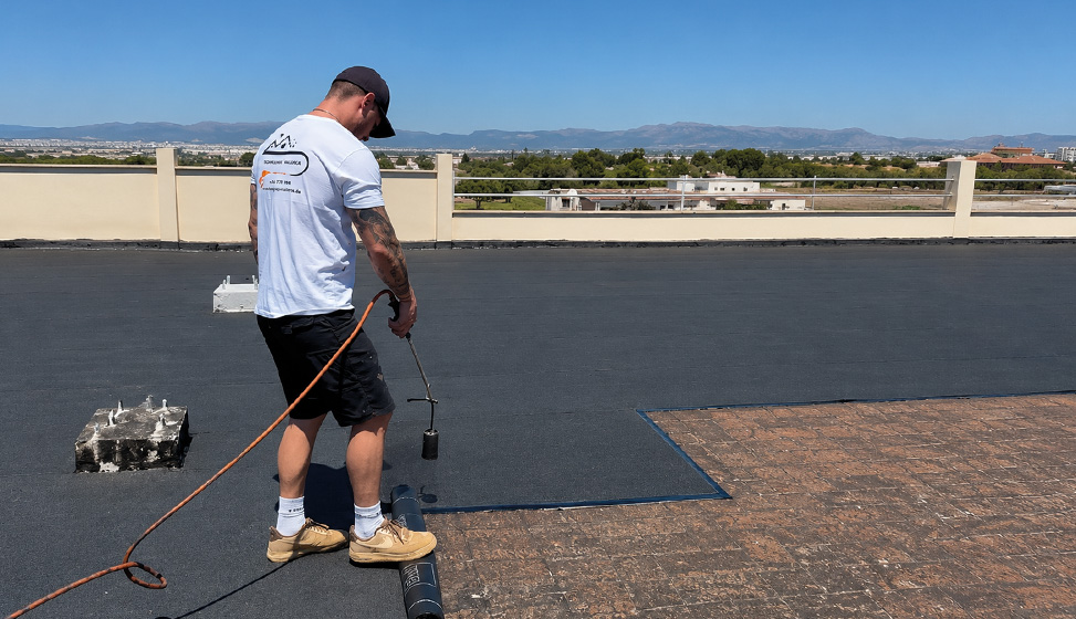 Dachreparatur und Flachdachabdichtung auf Mallorca