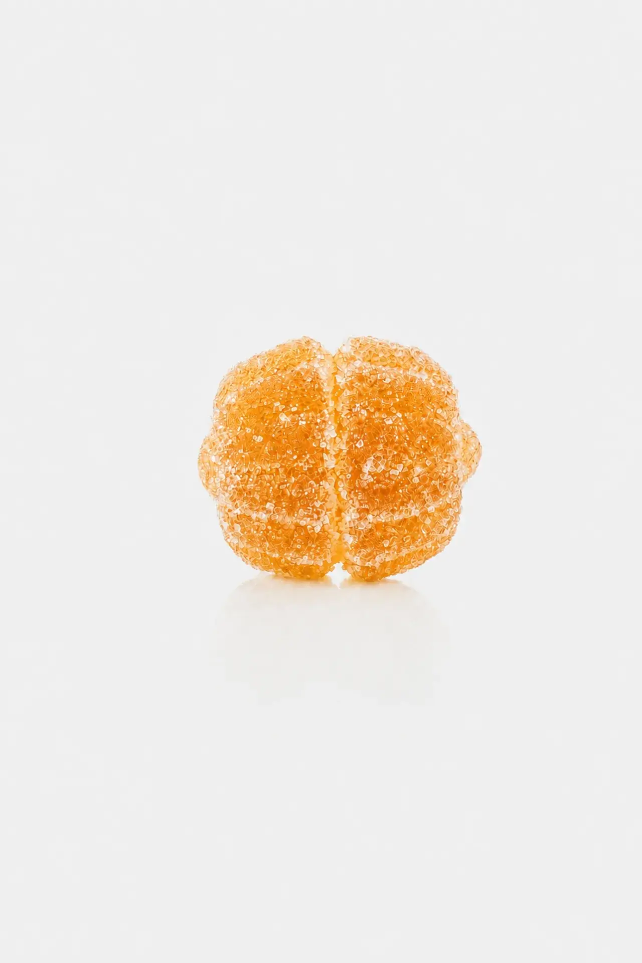 Mandarijnvormig oranje snoepje bestoven met suiker