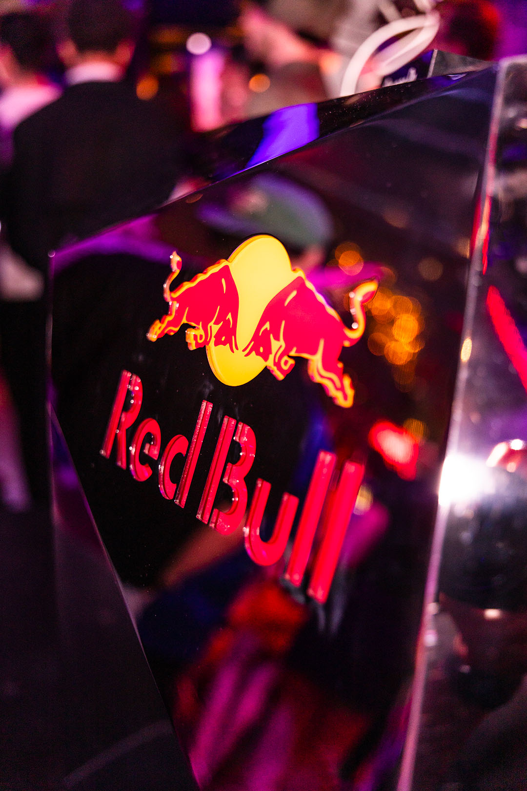 Redbull, Metal DJ Stand Reflets