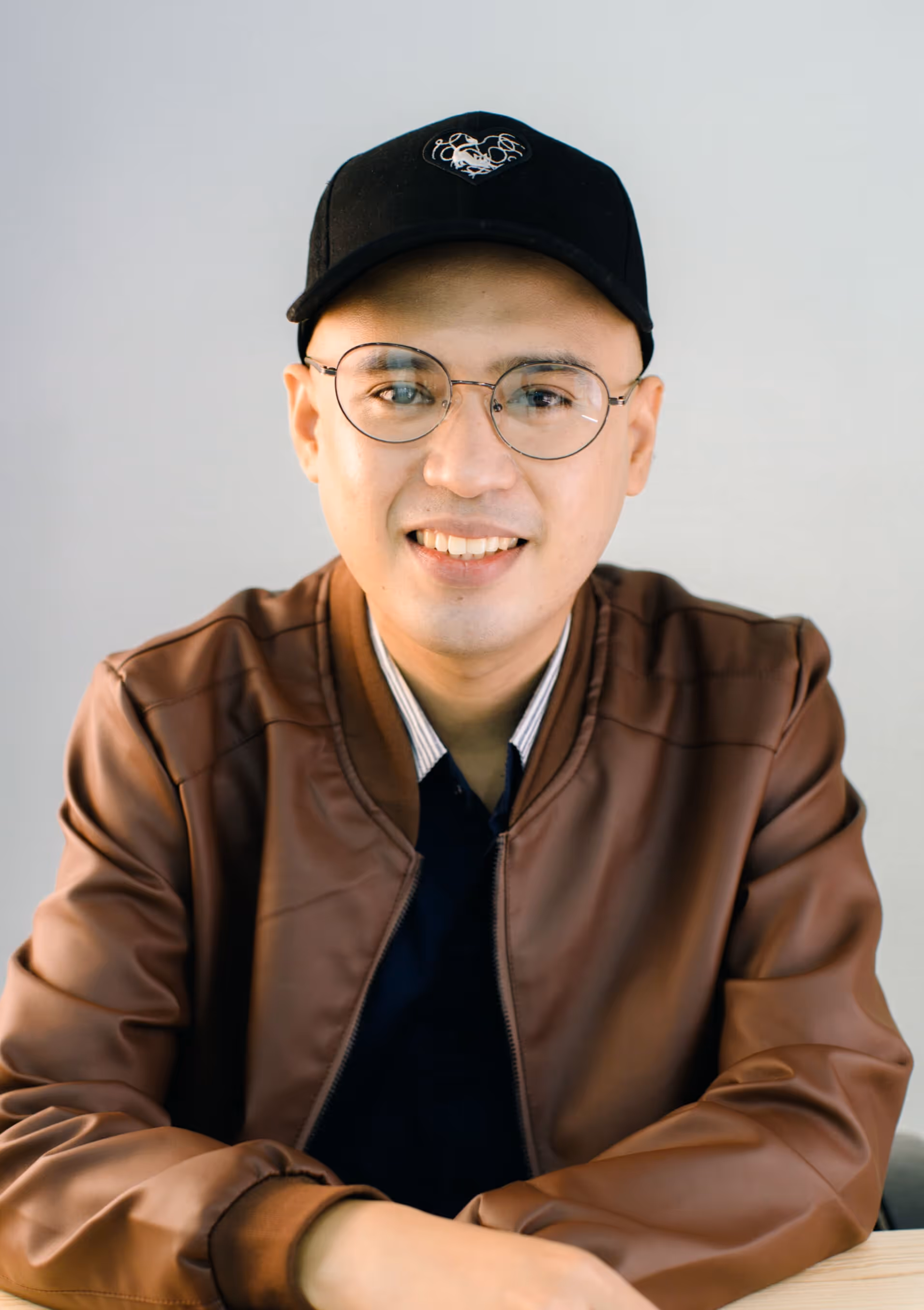R. Vincent Gravador