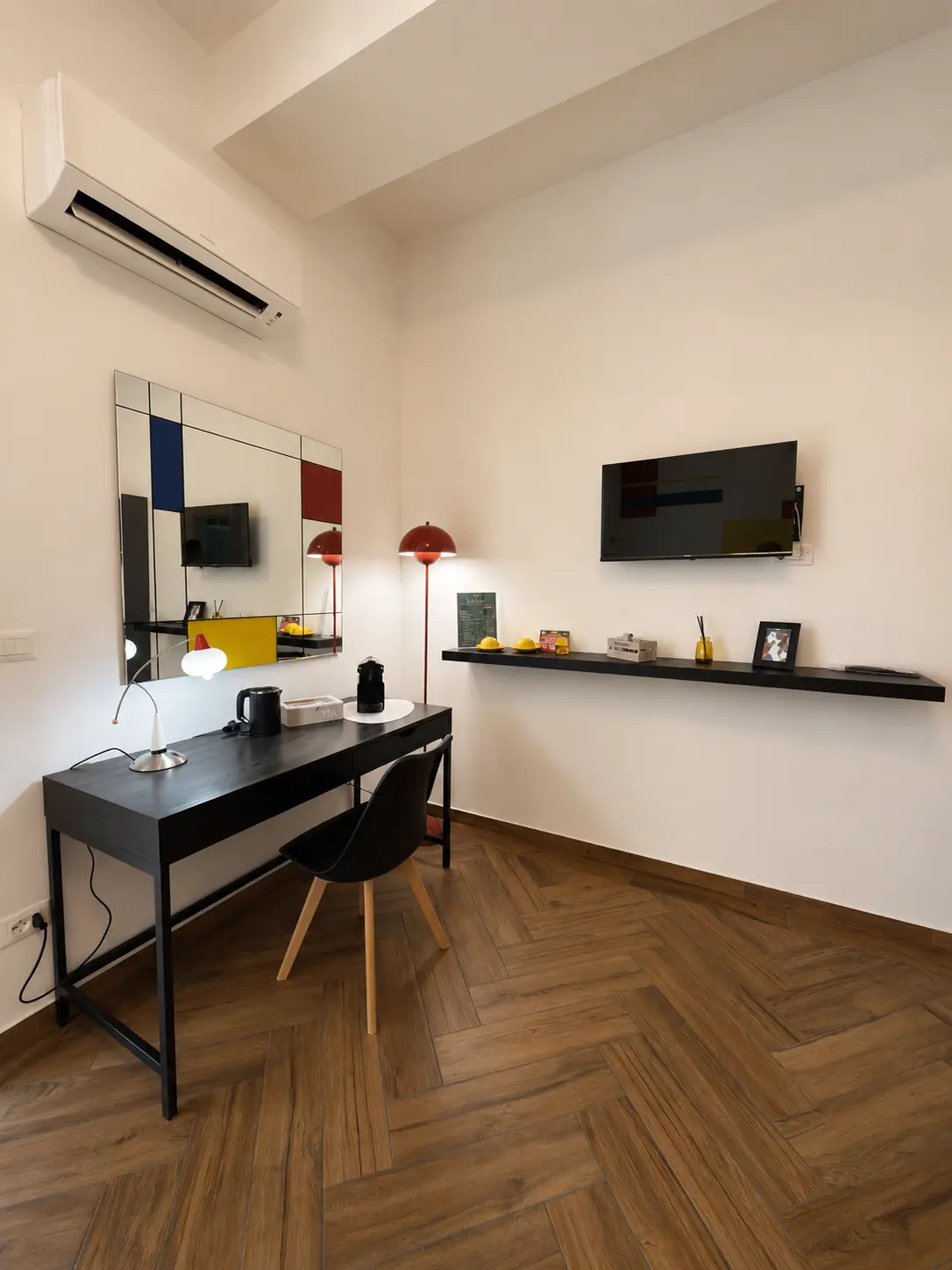 Camera moderna ispirata all’arte contemporanea, con bagno privato e WiFi gratuito.
