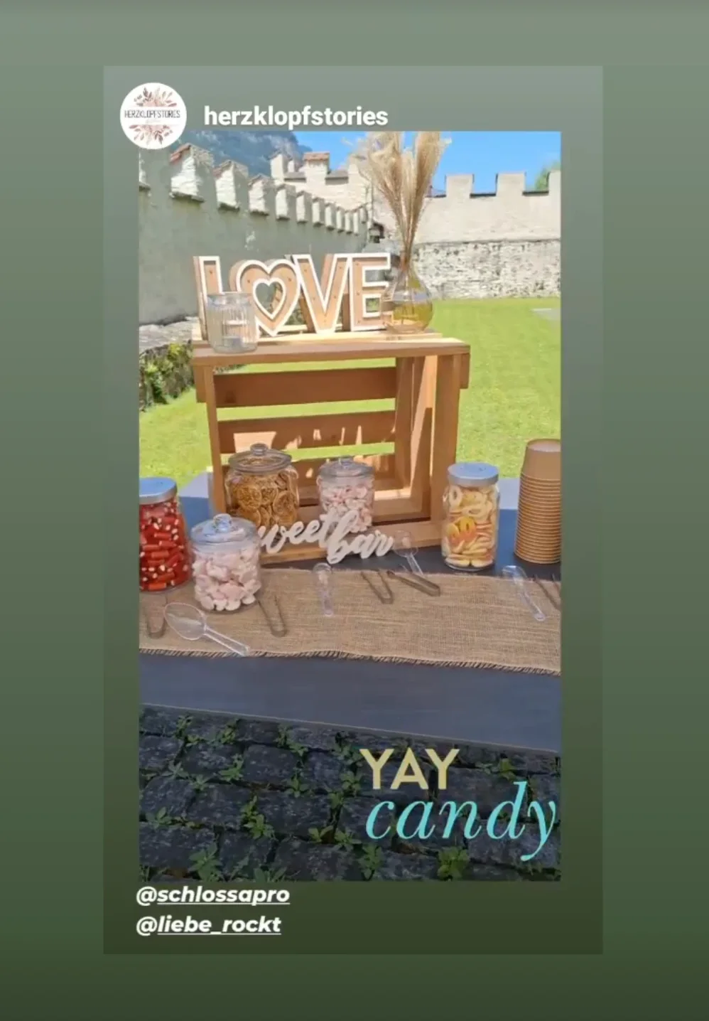 Candy-Bar vor der Schlossmauer bei einer Hochzeit