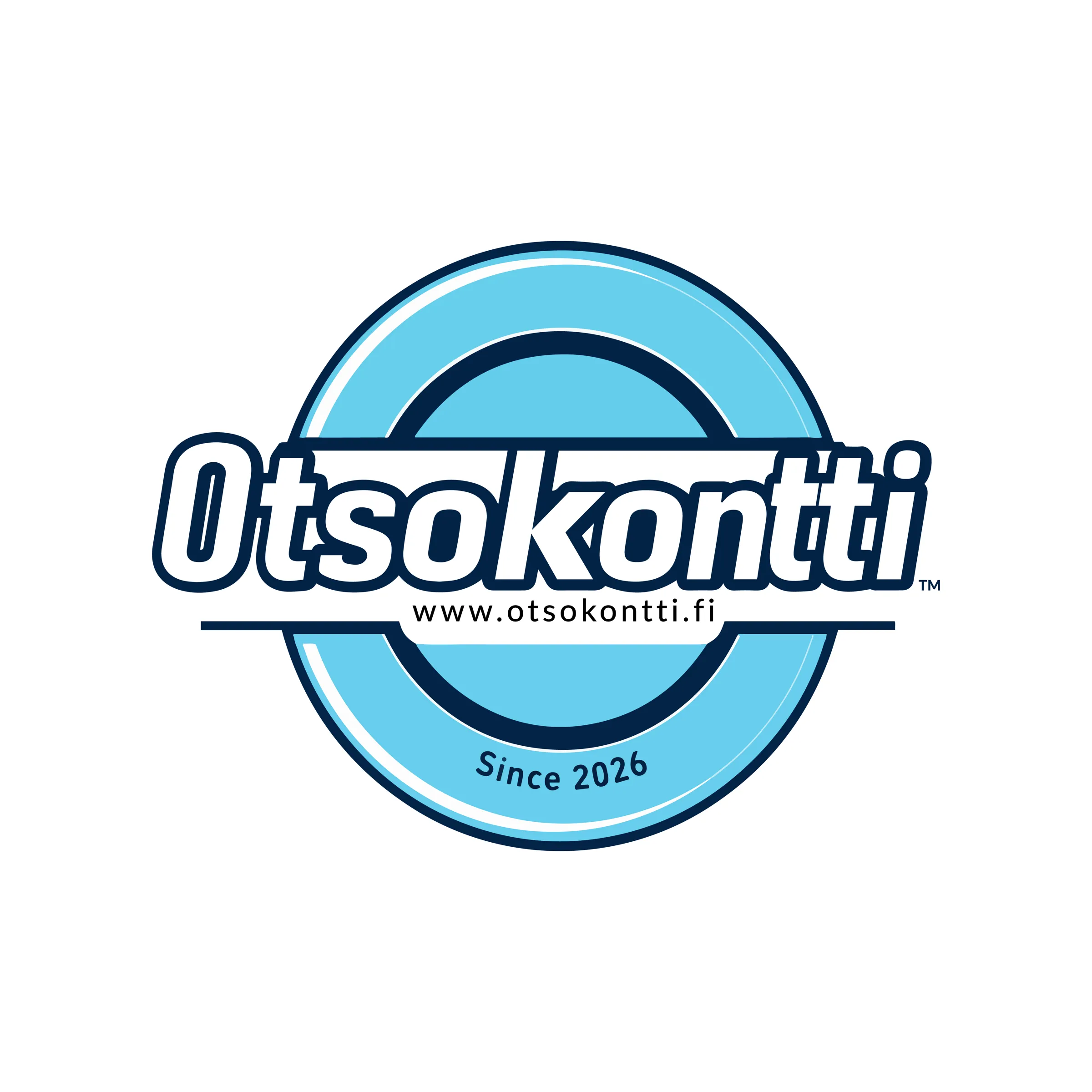 Logo, jossa on tummansinisellä ääriviivalla ja valkoisella täytöllä lihavoitu, kursivoitu teksti "Otsokontti". Tekstin alla on vaakaviiva ja mustalla tekstillä "www.otsokontti.fi". Nämä elementit ovat vaaleansinisen ympyrän päällä, jossa on tummansininen ääriviiva ja sisempiä kaaria. Ympyrän alaosassa lukee tummansinisellä tekstillä "Since 2026". Valkoinen tausta.