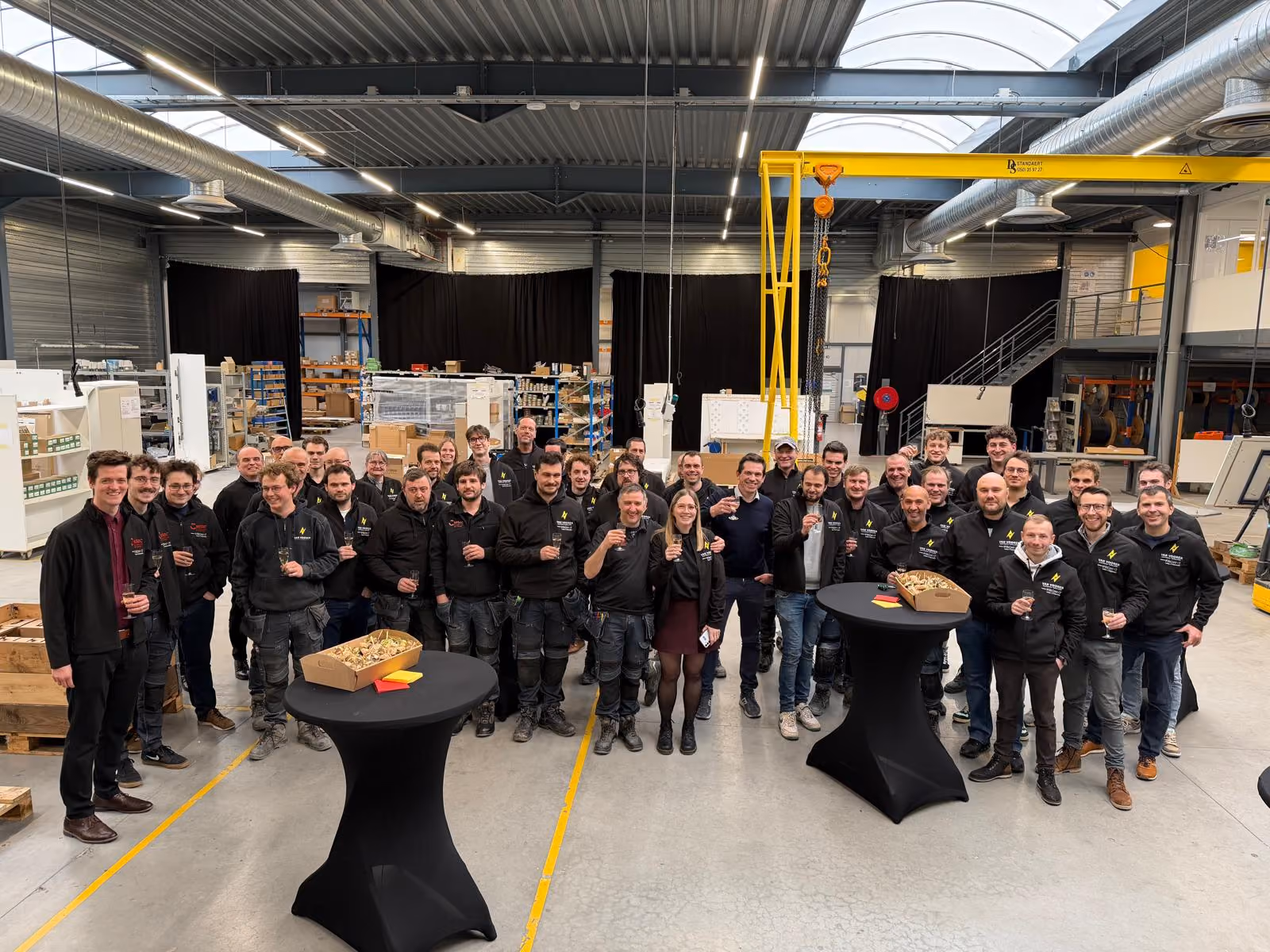 Het team van Van Vooren samen in het eigen atelier