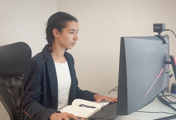 Web designer Ella, spécialisée dans la création de sites internet (à Nancy)