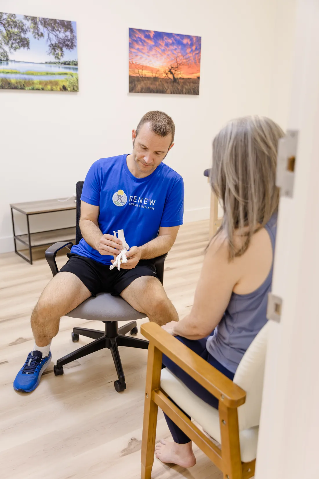 Matt Rieder, DPT, in a one-on-one visit with a patient at Renew Strength & Wellness in St. Augustine, FL