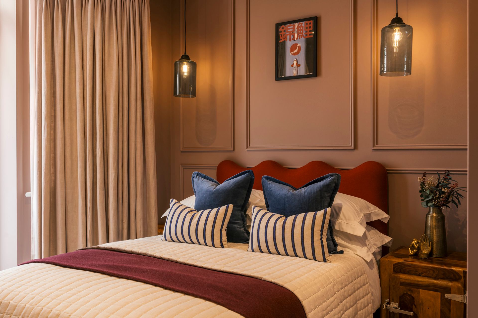 A luxury townhouse with five bedrooms and four bathrooms, sleeping up to ten guests.