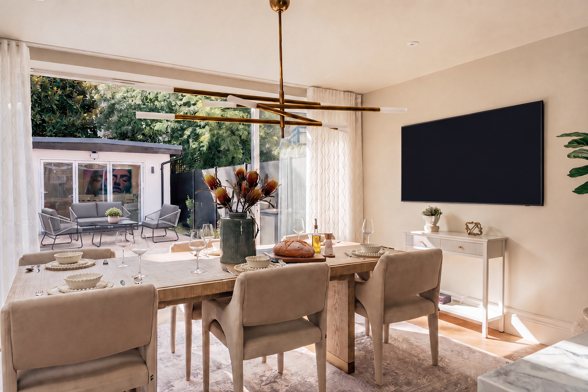 Viola Sulgrave – dining area