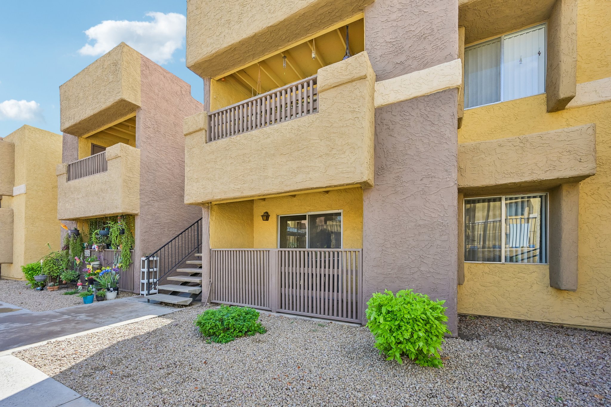 Exterior apartment buildings and landscaped courtyard at Papago Crossing in Phoenix, Arizona