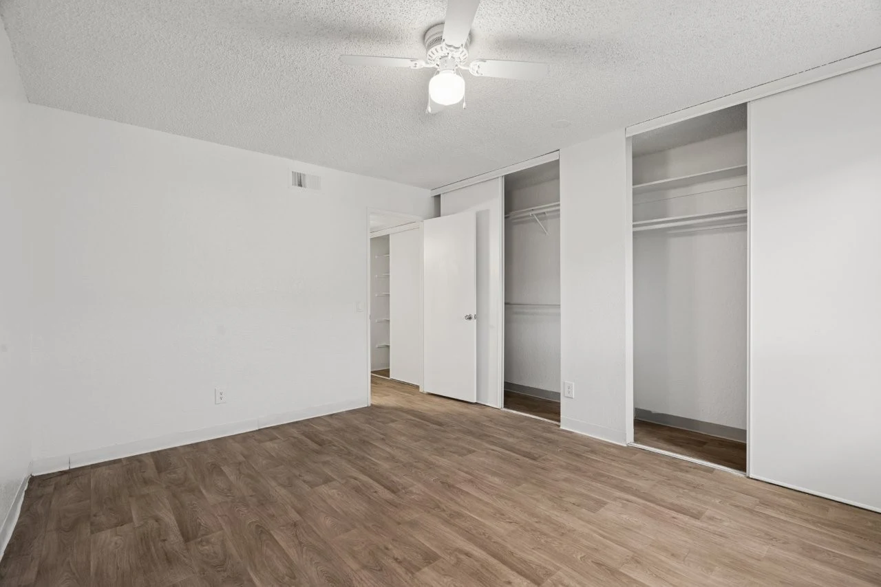 Bedroom with carpet
