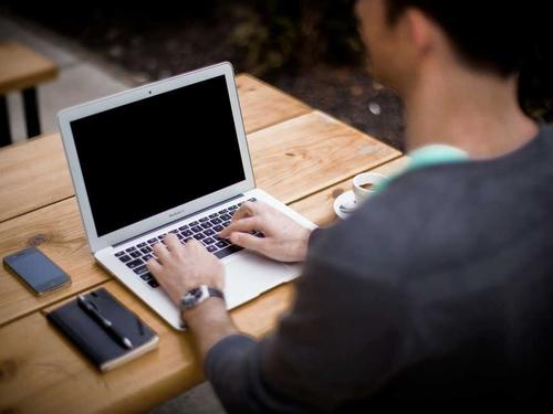Consultant working on a laptop
