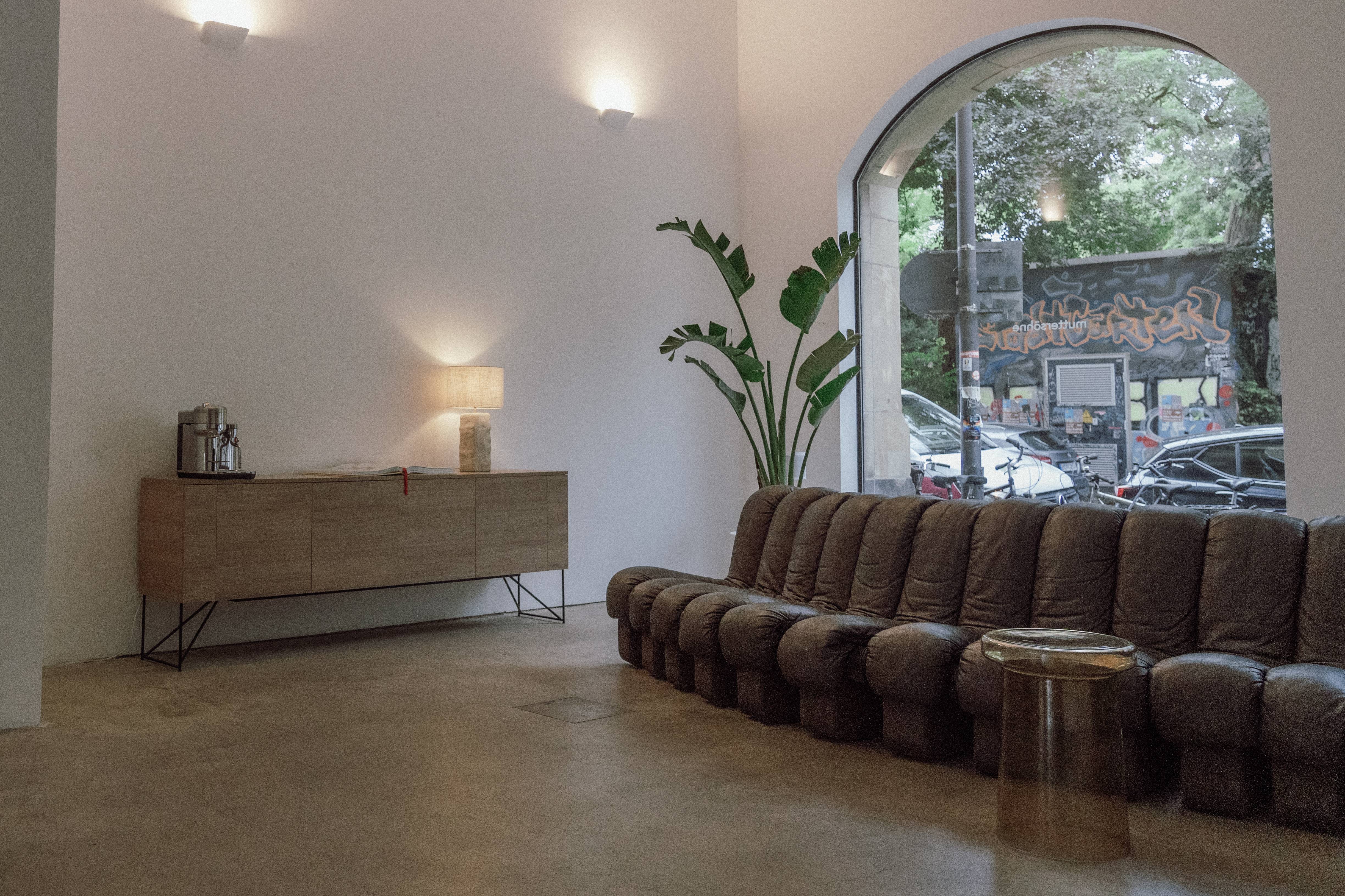 Innenraum des muttersöhne Tattoo Studios in Köln