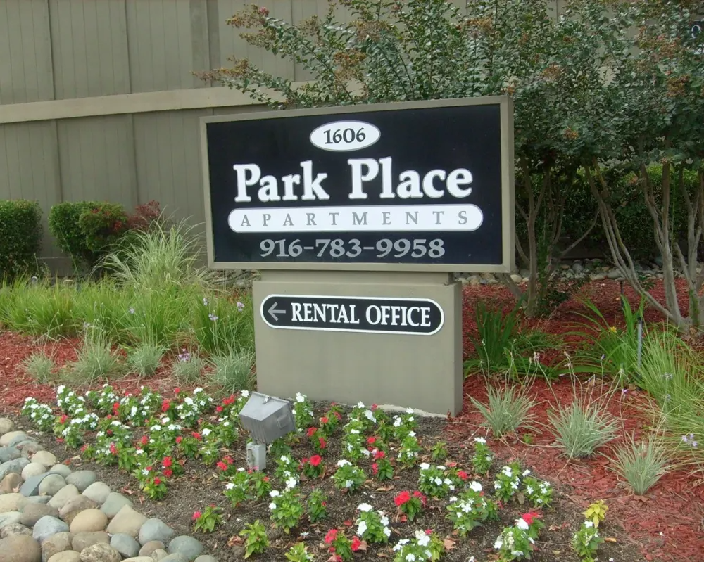 Leasing sign