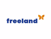 Le logo Freeland avec le texte bleu et un papillon orange stylisé.