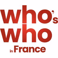 Logo rouge texte 'who's who in France' sur fond blanc.