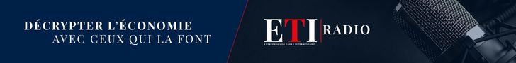 Bannière avec texte Décrypter l'économie avec ceux qui la font à côté du logo ETI Radio et un microphone de studio sur fond sombre.
