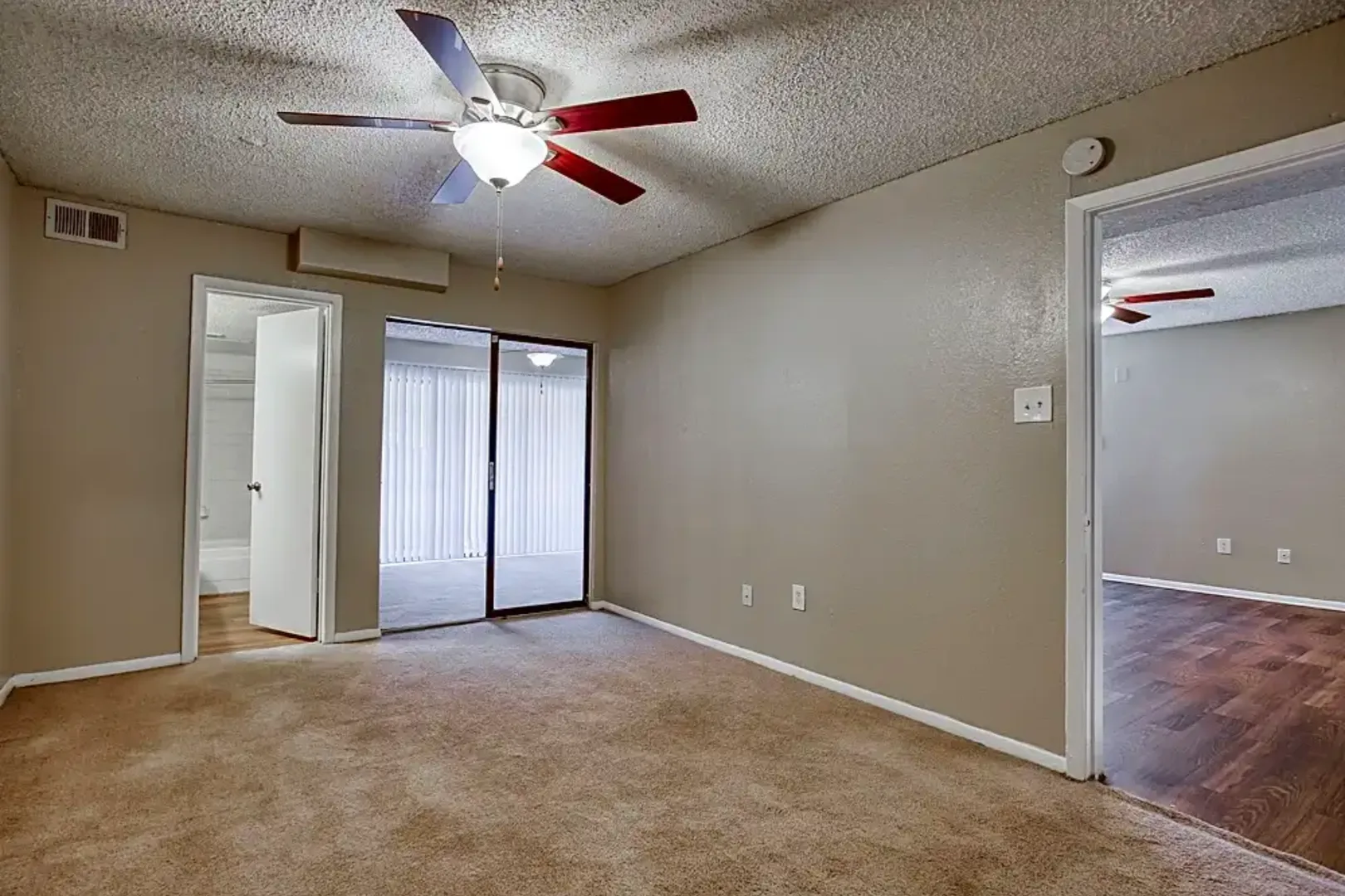 Santa Fe Apartments living room and kitchen tier B
