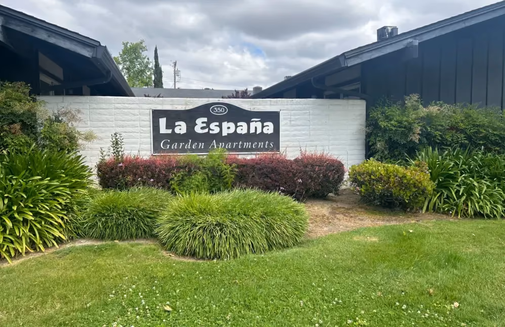 Leasing sign 