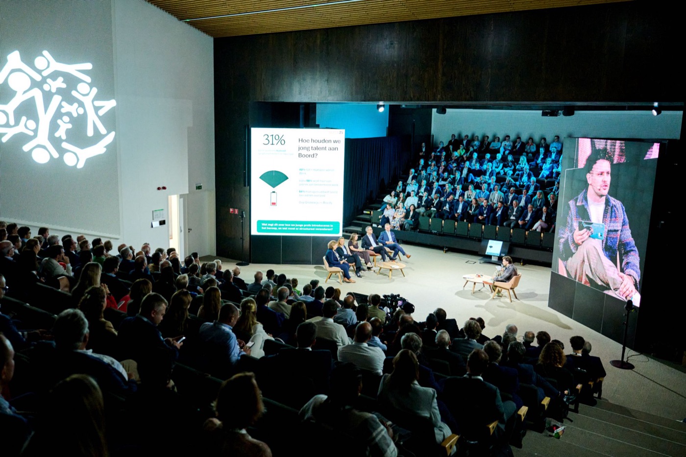 A panel discussion with dr. Mathias Celis, seen from the back of the auditorium
