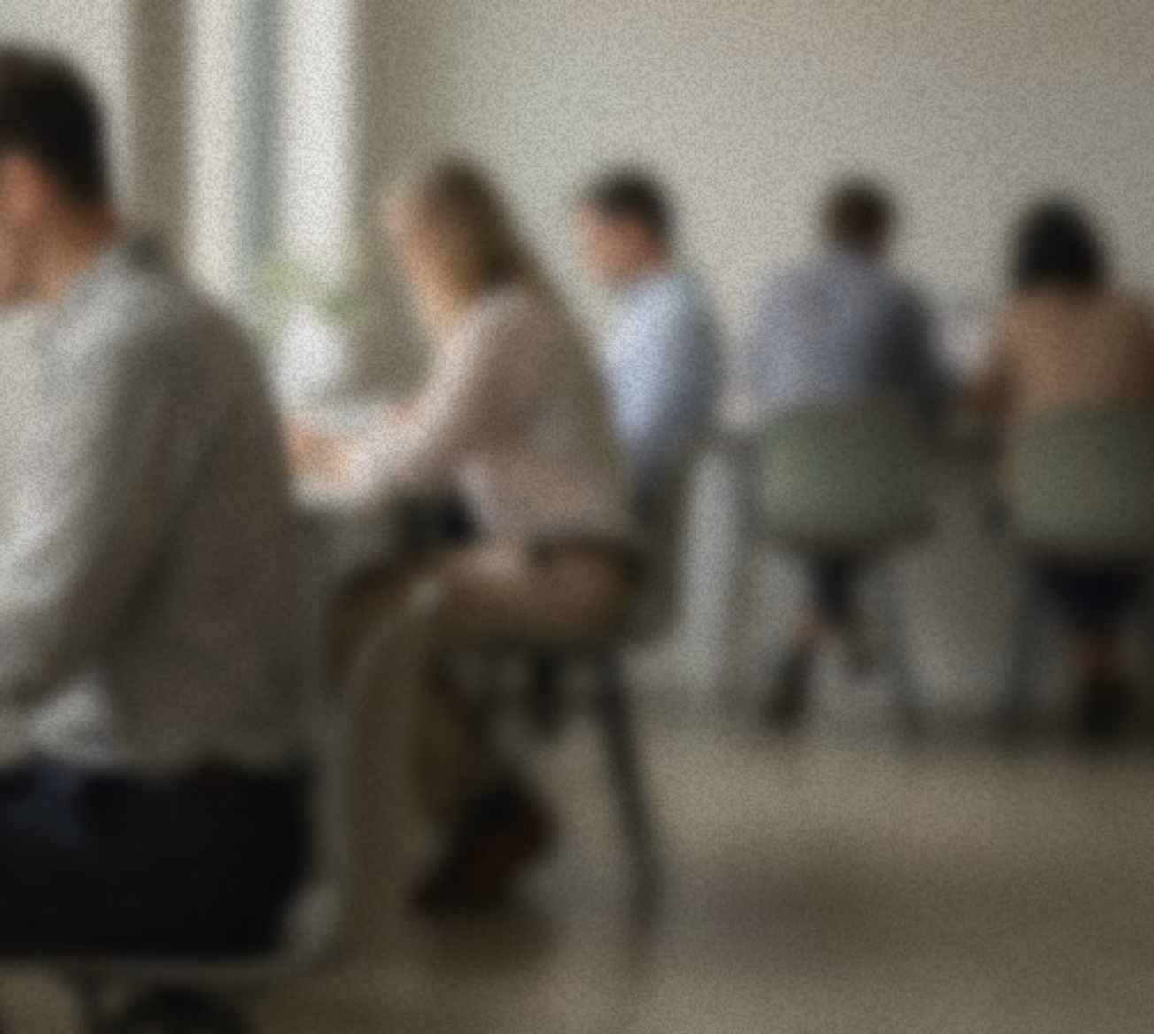Blurred bg image of people sitting on chair