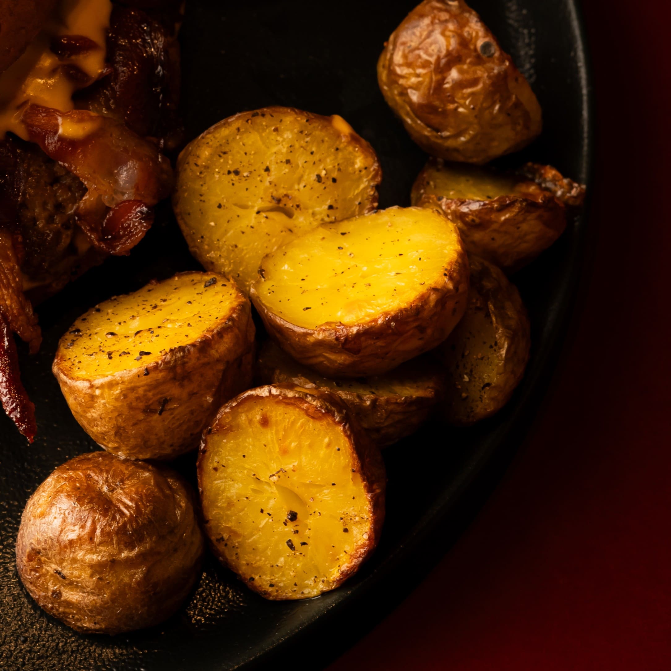 Roasted potatoes with herbs and olive oil at ANTARES Lounge