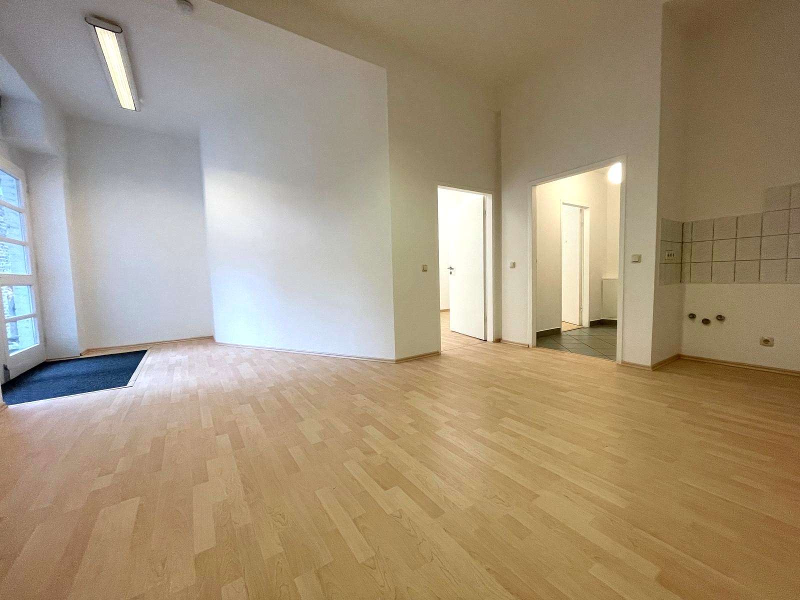 Drei Gewerbeeinheiten in bester Geschäftslage in der Frechener Innenstadt