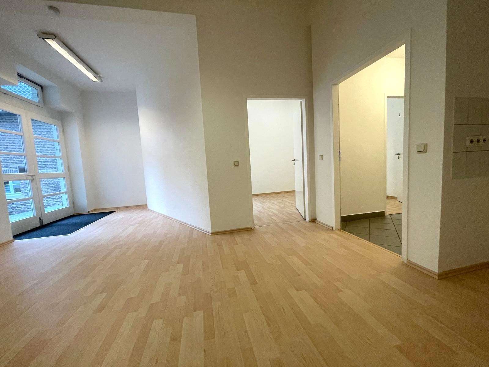 Drei Gewerbeeinheiten in bester Geschäftslage in der Frechener Innenstadt