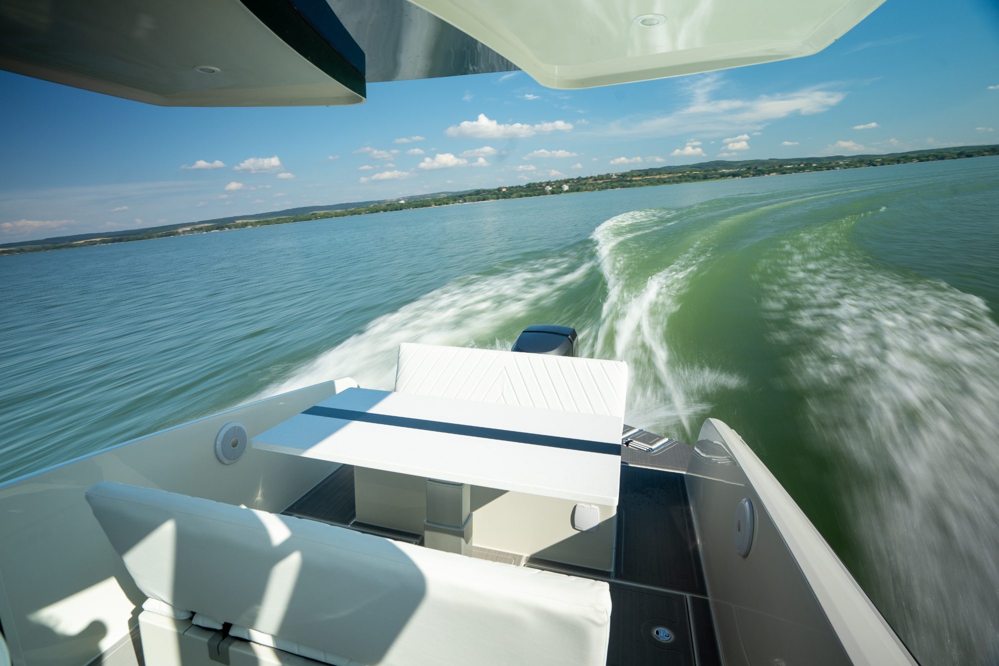 NAU Air orrfedélzet menet közben a Balatonon