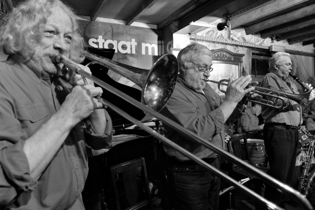 image of live music performance (for a bars & pub)