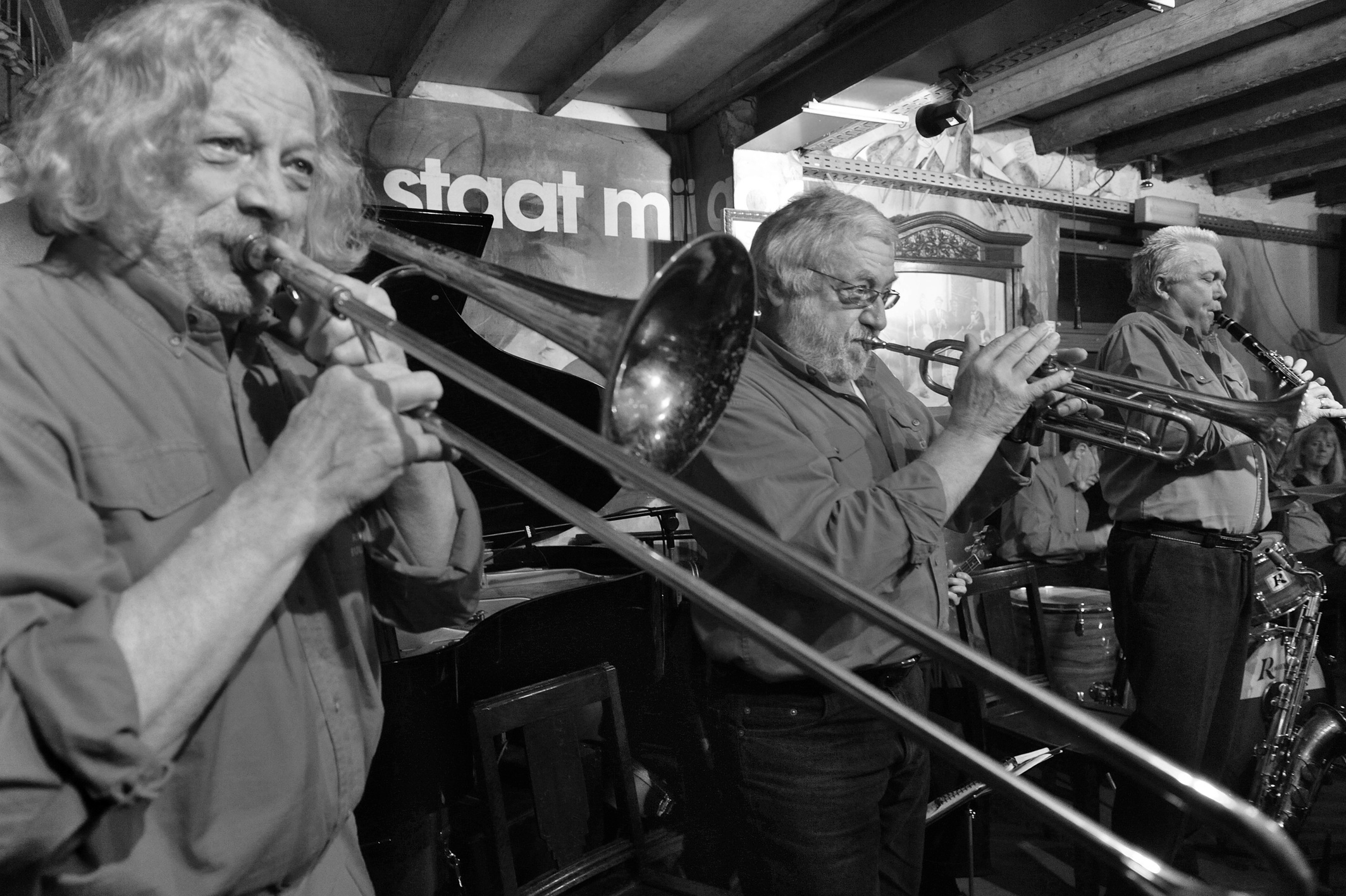 image of live music performance (for a bars & pub)