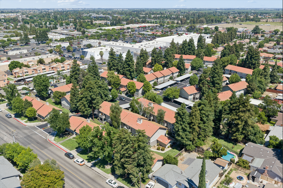Overhead image of Walnut Woods Apartments