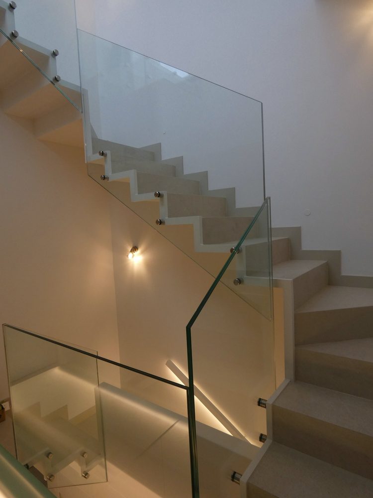 Glass staircase and integrated lighting in an Estepona townhouse