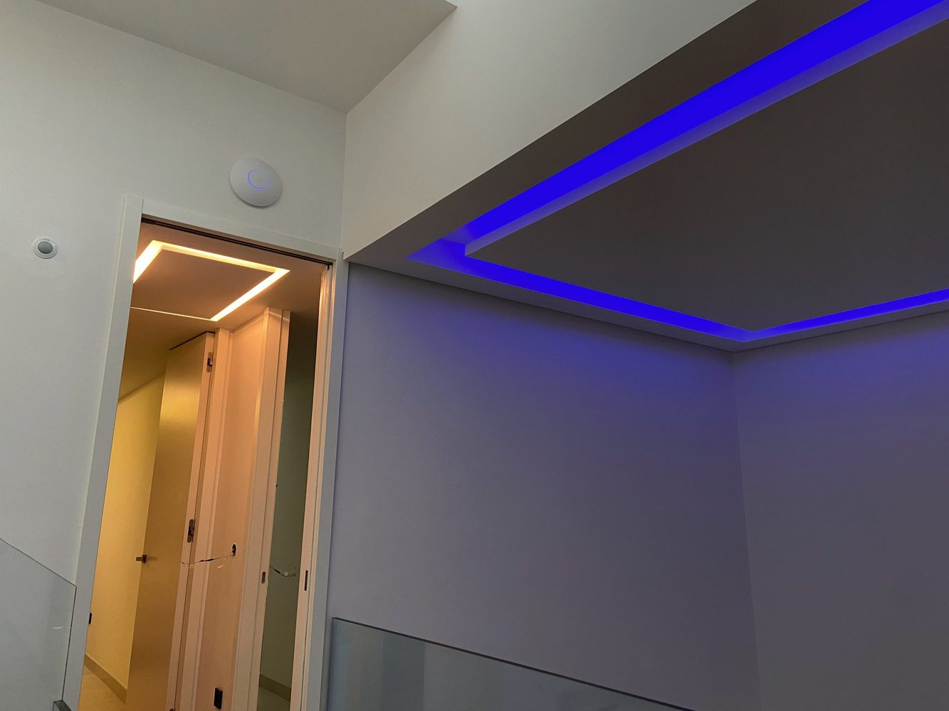 Coloured ceiling lighting and network access point in an Estepona townhouse